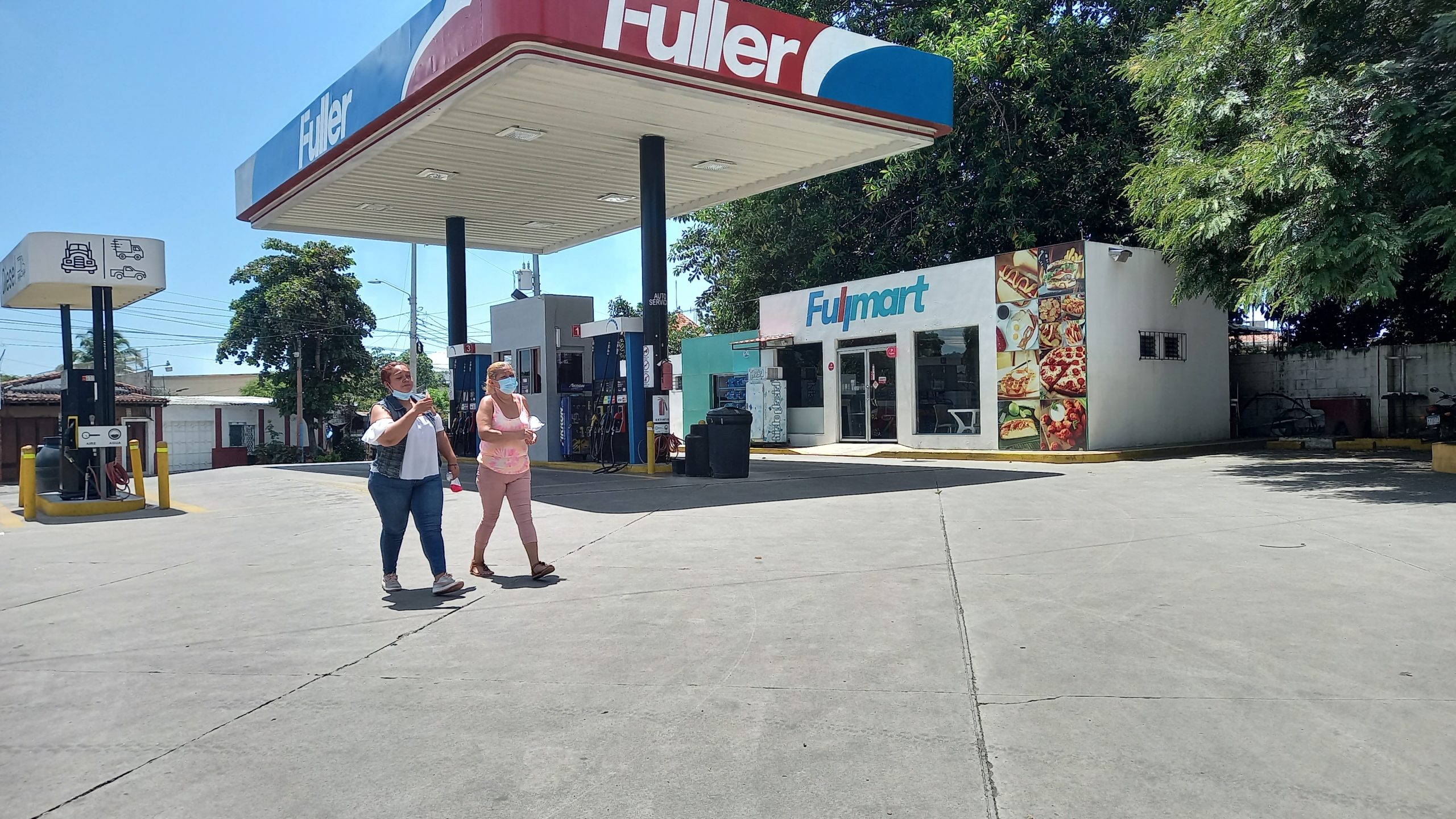 Local en gasolinera Fuller